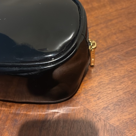 Tory Burch cosmetic case make up bag patent leather Black/gold tone Hw. NWOT - Picture 10 of 13